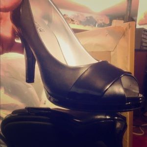 Kenneth Cole heels